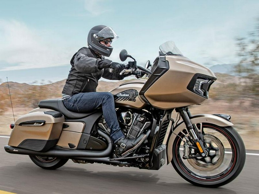 2020 Indian Motorcycle® Challenger Dark Horse Sandstone Smoke