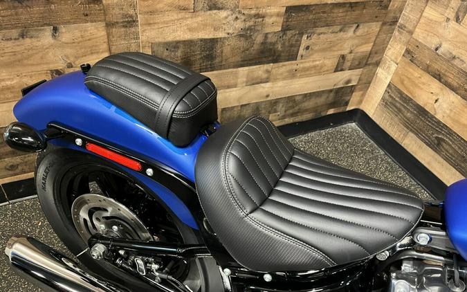 2026 Harley-Davidson® Street Bob® Aurora Blue Denim - Chrome w/Cast Wheels FXBB