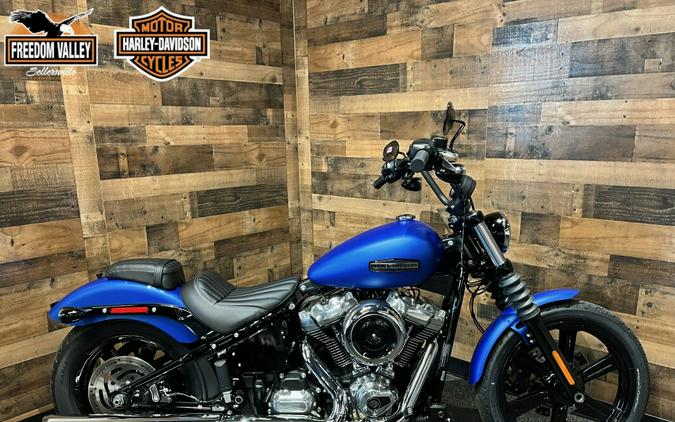 2026 Harley-Davidson® Street Bob® Aurora Blue Denim - Chrome w/Cast Wheels FXBB