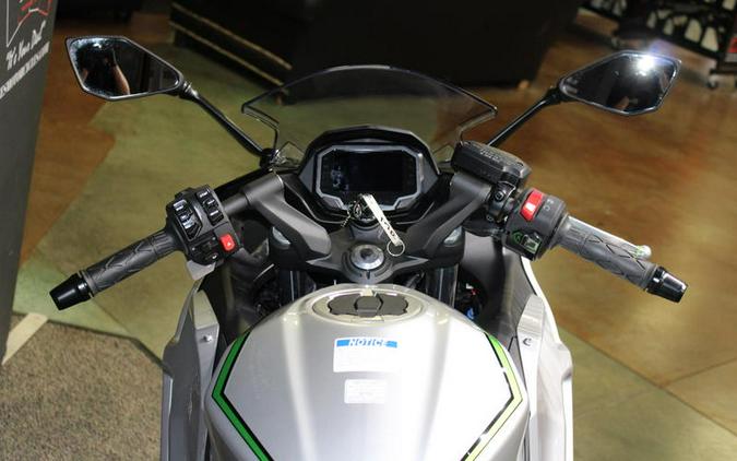 2024 Kawasaki Ninja® 7 Hybrid ABS