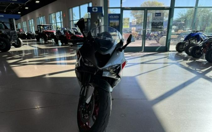 2024 Kawasaki Ninja ZX-6R Pearl Robotic White/Metallic Graphite Gray