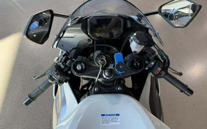 2024 Kawasaki Ninja ZX-6R Pearl Robotic White/Metallic Graphite Gray