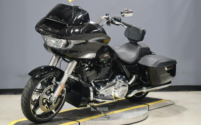 2026 Harley-Davidson Road Glide Vivid Black Chrome Trim
