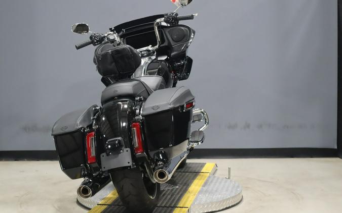 2026 Harley-Davidson Road Glide Vivid Black Chrome Trim