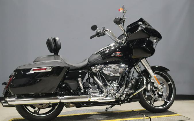 2026 Harley-Davidson Road Glide Vivid Black Chrome Trim
