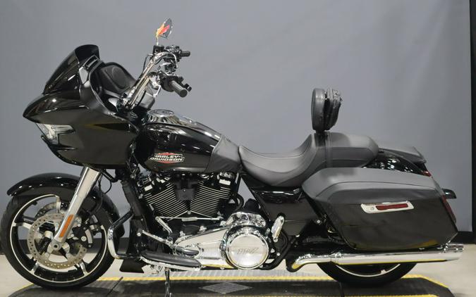 2026 Harley-Davidson Road Glide Vivid Black Chrome Trim