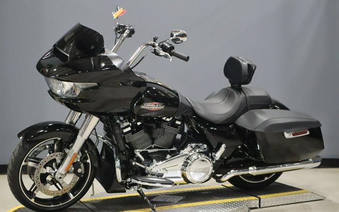 2026 Harley-Davidson Road Glide Vivid Black Chrome Trim
