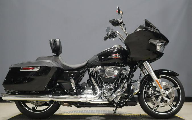 2026 Harley-Davidson Road Glide Vivid Black Chrome Trim