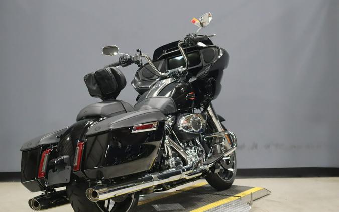 2026 Harley-Davidson Road Glide Vivid Black Chrome Trim