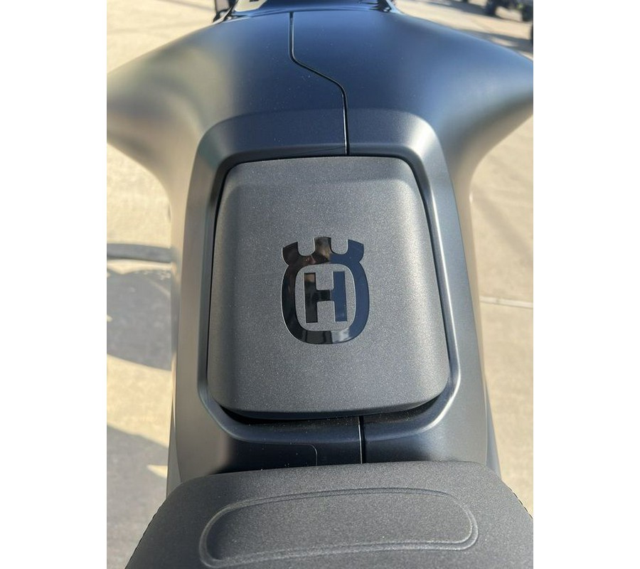 2025 Husqvarna® Svartpilen 801