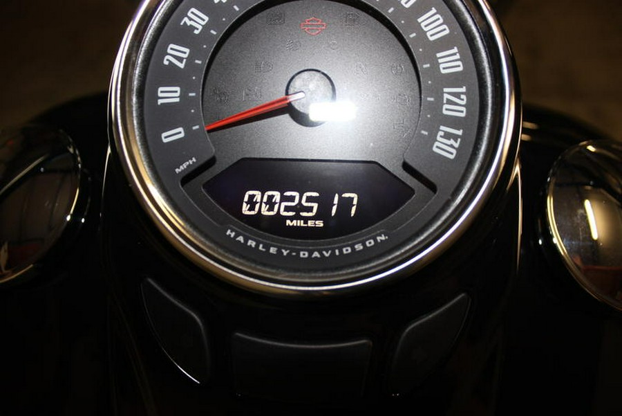 2019 Harley-Davidson® FLSL - Softail® Softail Slim®