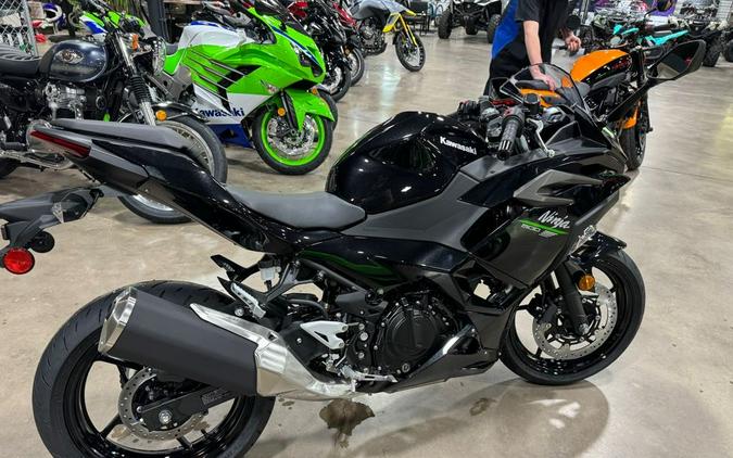 2024 Kawasaki Ninja® 500 Base