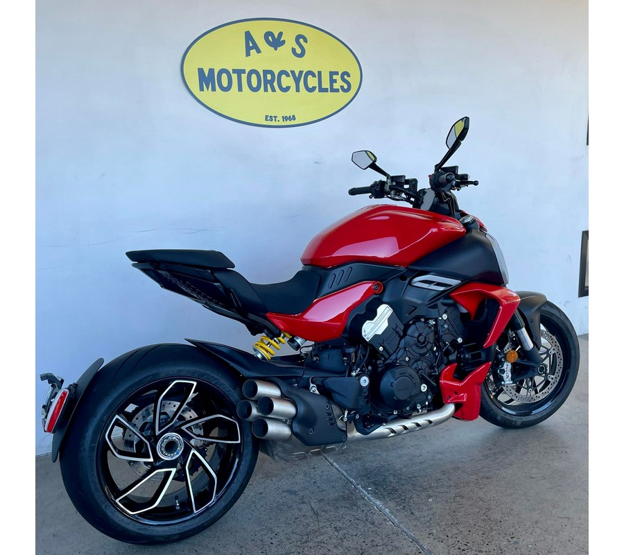 2024 Ducati DIAVELV4
