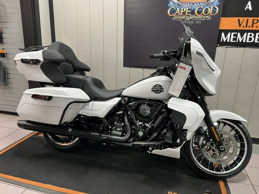 2026 Harley-Davidson® Street Glide Limited White Onyx Pearl Black Trim