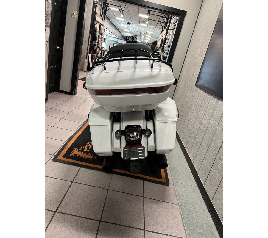 2026 Harley-Davidson® Street Glide Limited White Onyx Pearl Black Trim