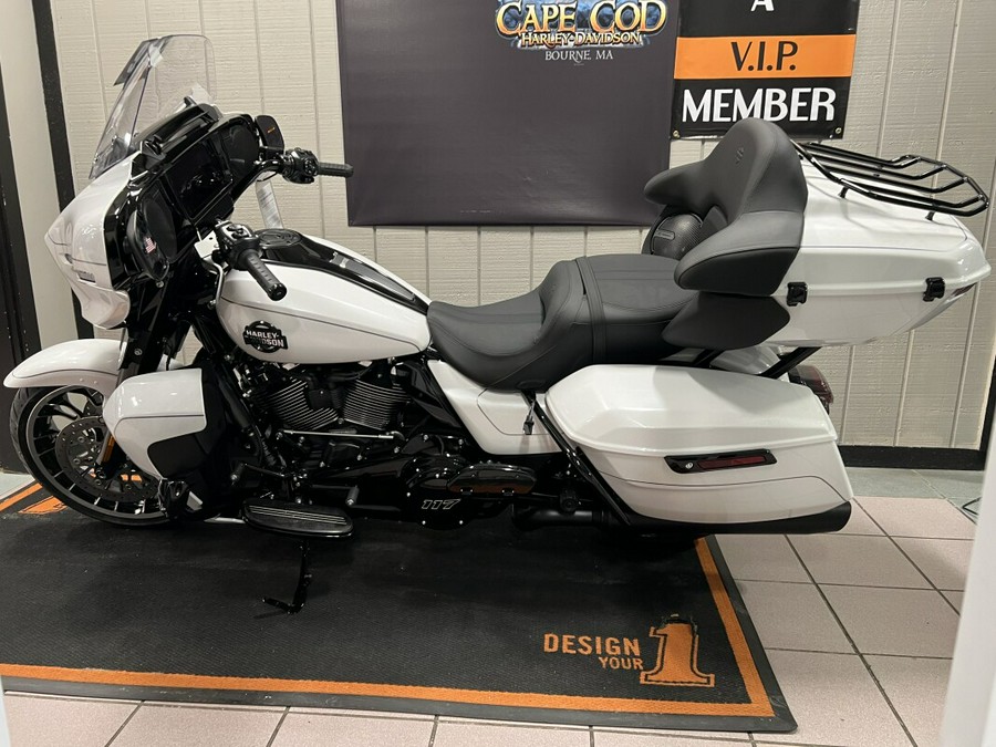 2026 Harley-Davidson® Street Glide Limited White Onyx Pearl Black Trim