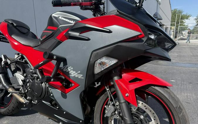 2025 Kawasaki Ninja 500 ABS Passion Red/Metallic Flat Spark Black