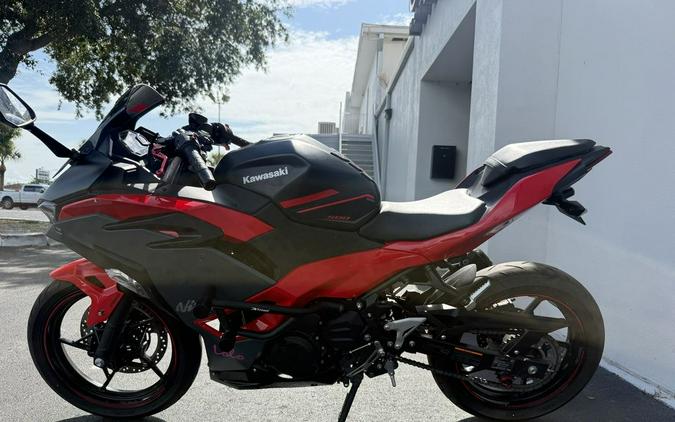 2025 Kawasaki Ninja 500 ABS Passion Red/Metallic Flat Spark Black
