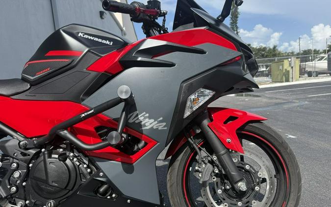 2025 Kawasaki Ninja 500 ABS Passion Red/Metallic Flat Spark Black