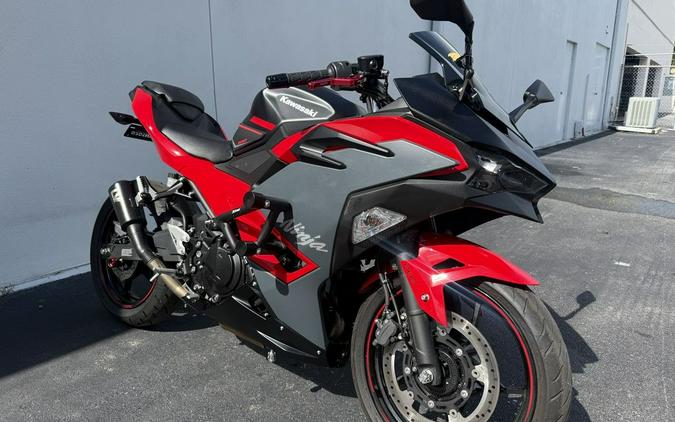 2025 Kawasaki Ninja 500 ABS Passion Red/Metallic Flat Spark Black