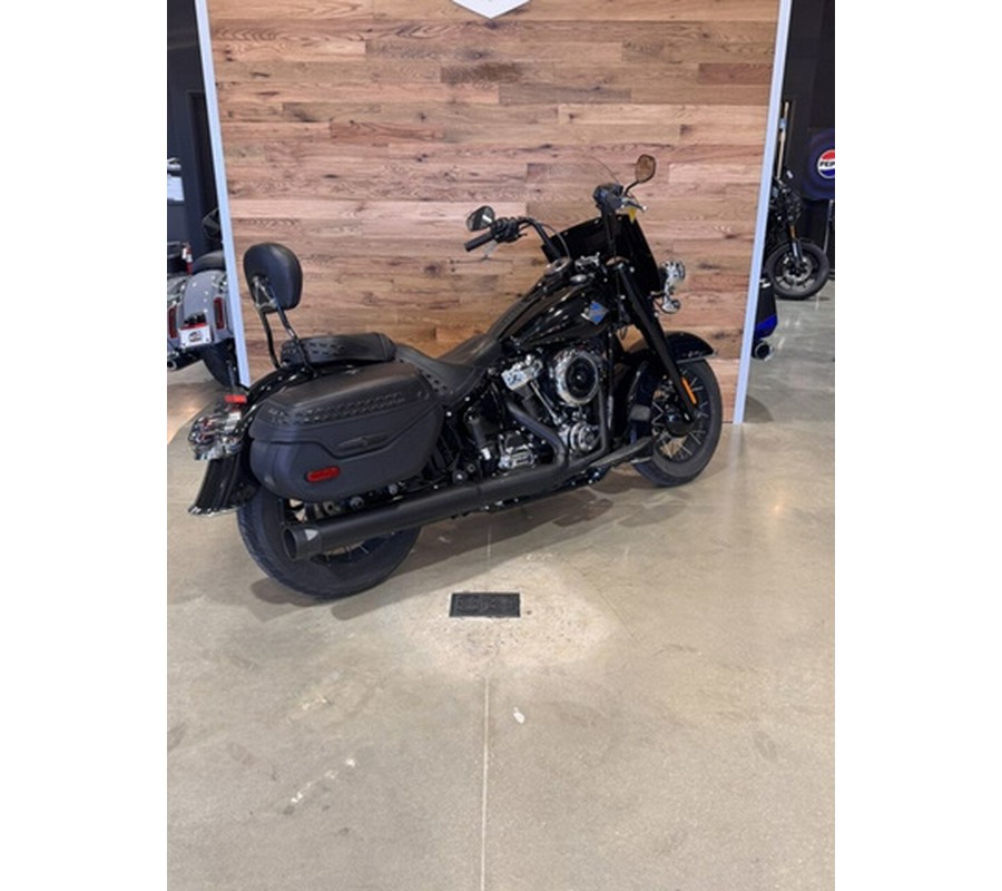 2025 Harley-Davidson Softail FLHC - Heritage Classic