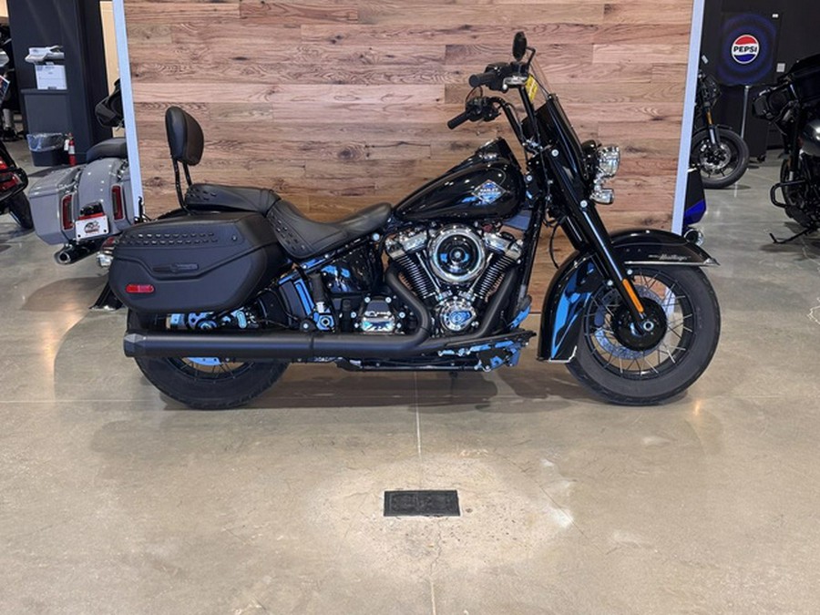 2025 Harley-Davidson Softail FLHC - Heritage Classic