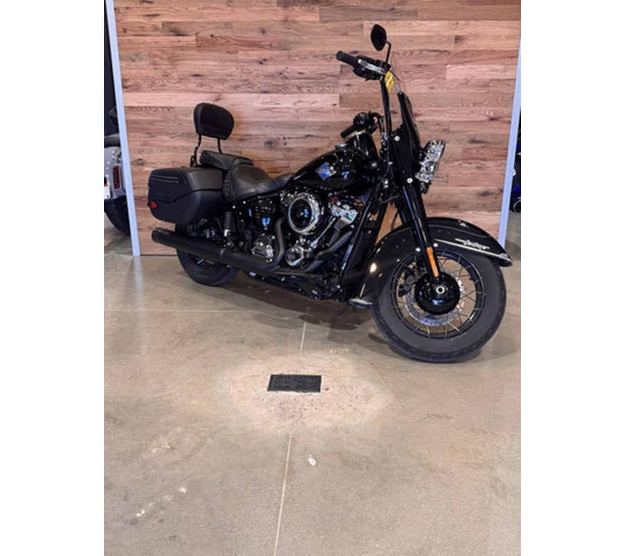 2025 Harley-Davidson Softail FLHC - Heritage Classic