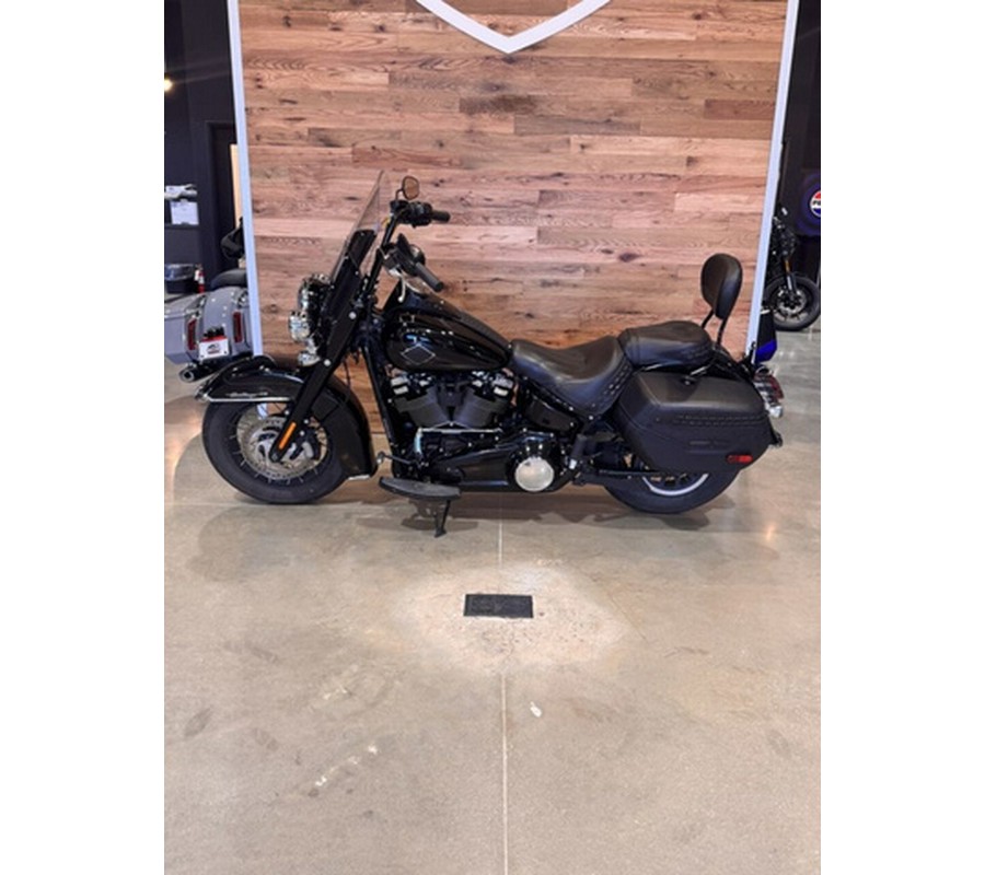 2025 Harley-Davidson Softail FLHC - Heritage Classic