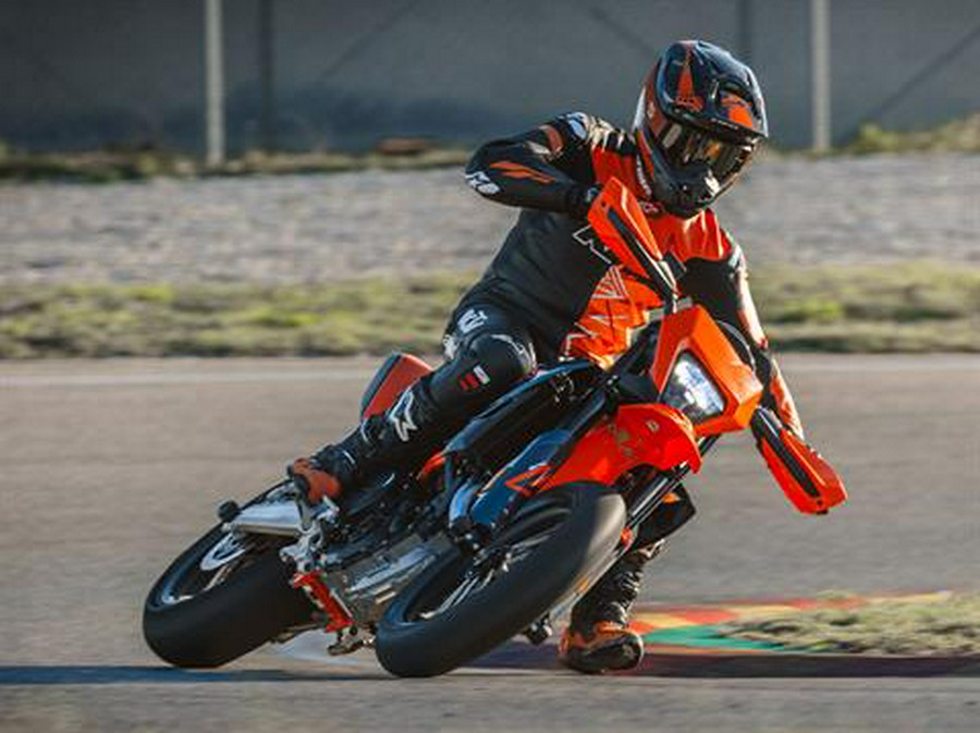 2026 KTM 690 SMC R