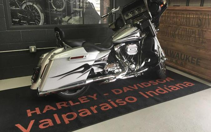 2015 Harley-Davidson® FLHXSE - CVO™ Street Glide®