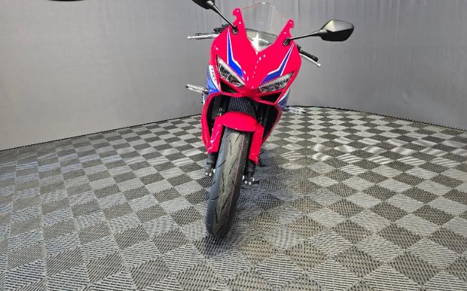 2026 Honda CBR650R E-Clutch