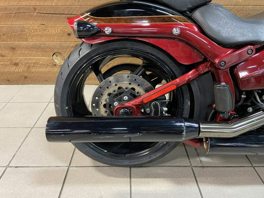 2017 Harley-Davidson® CVO™ Pro Street Breakout® Starfire Pearl/Scorched Apple FXSE