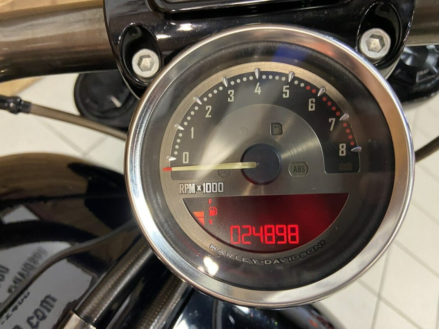 2017 Harley-Davidson® CVO™ Pro Street Breakout® Starfire Pearl/Scorched Apple FXSE