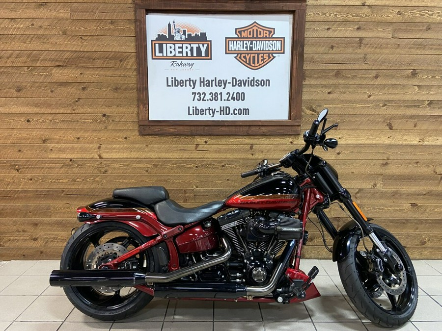 2017 Harley-Davidson® CVO™ Pro Street Breakout® Starfire Pearl/Scorched Apple FXSE