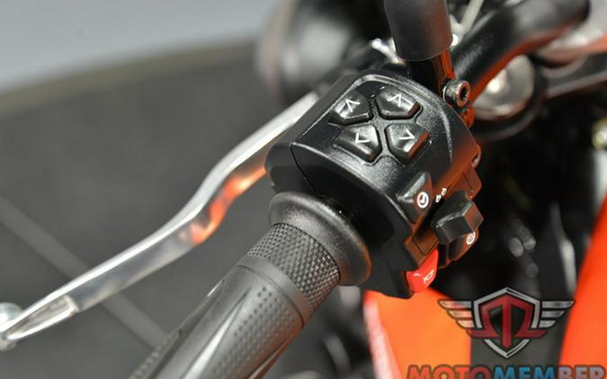 2025 Triumph Street Triple 765 R Matte Baja Orange