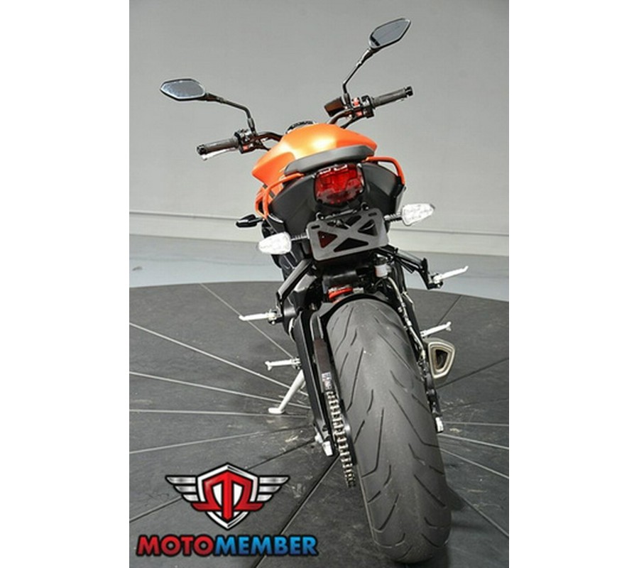 2025 Triumph Street Triple 765 R Matte Baja Orange