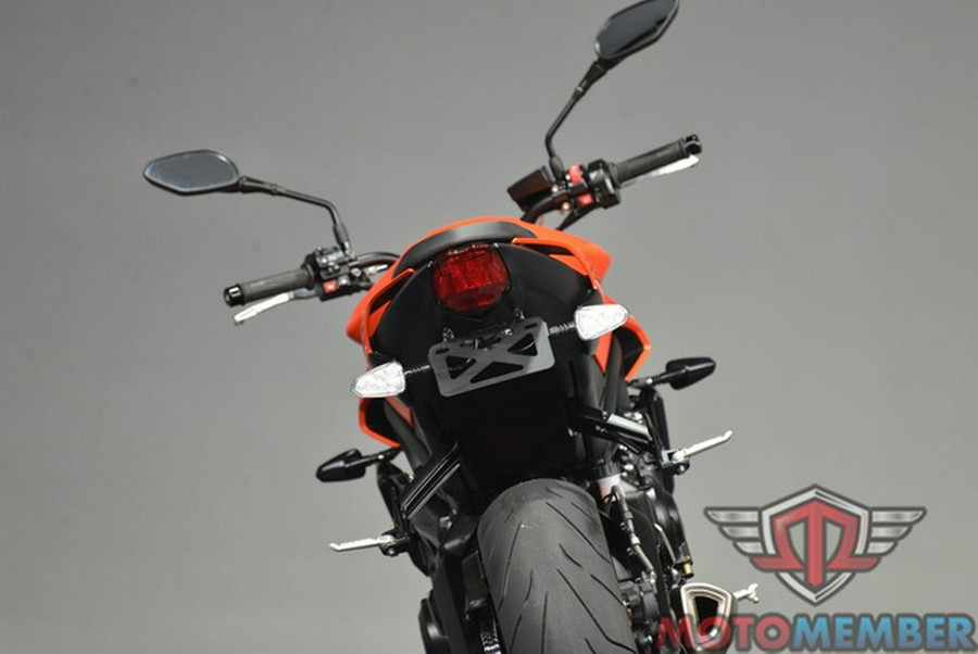 2025 Triumph Street Triple 765 R Matte Baja Orange