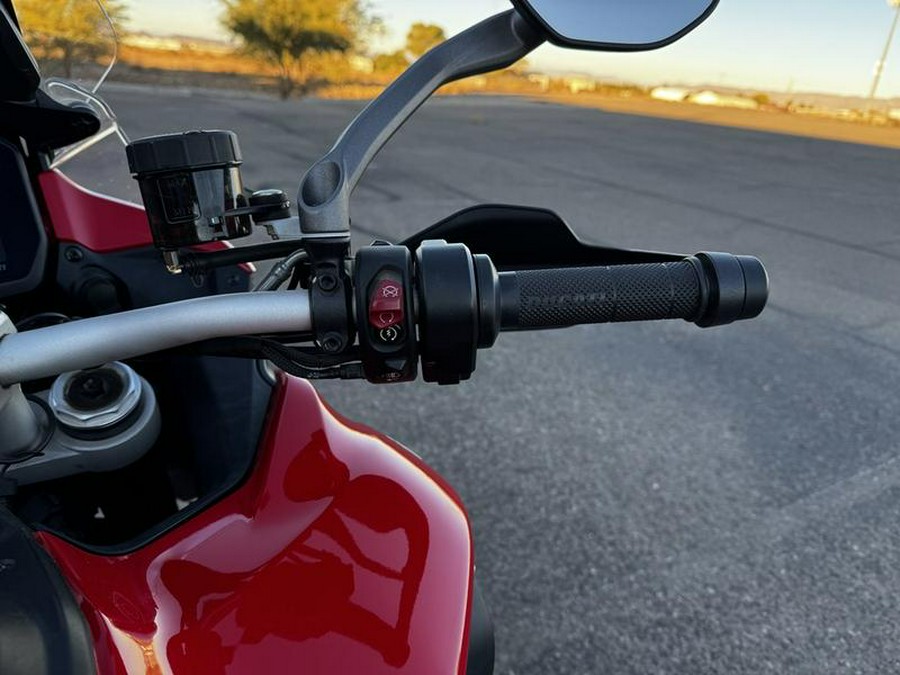 2022 Ducati Multistrada V4S Ducati Red / Alloy Wheels