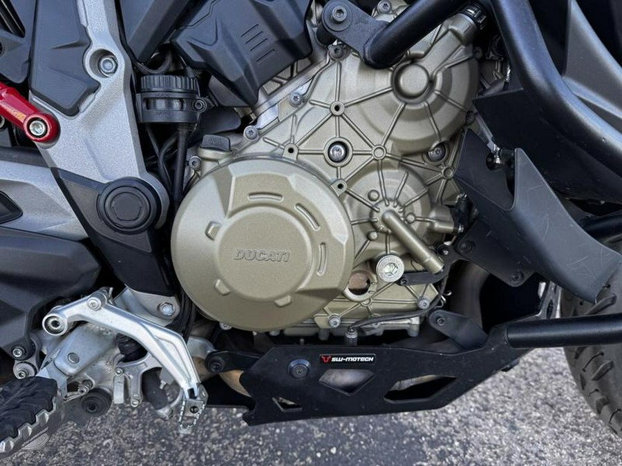 2022 Ducati Multistrada V4S Ducati Red / Alloy Wheels