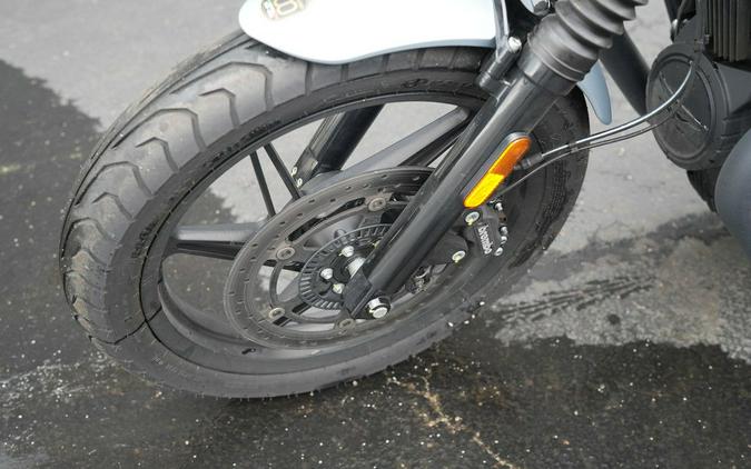 2021 Moto Guzzi V7 Stone E5