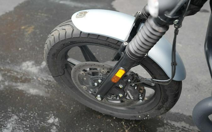 2021 Moto Guzzi V7 Stone E5