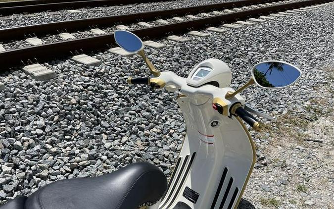 2022 Vespa 946 Christian Dior