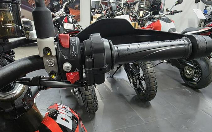2025 Ducati Hypermotard 698 Mono RVE Graffiti