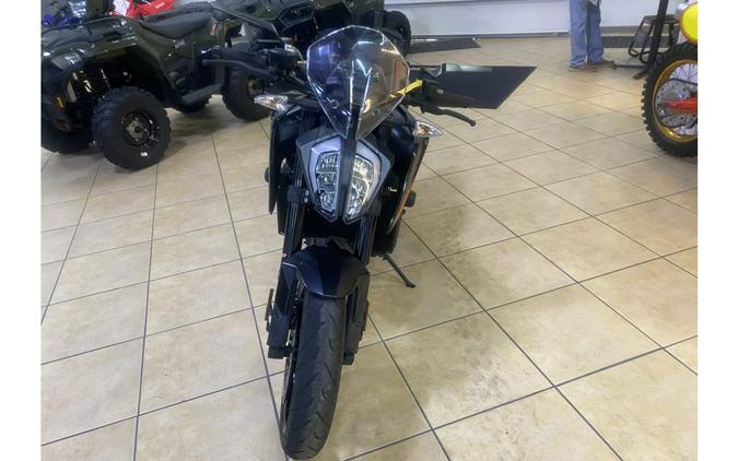 2022 KTM Duke 890 R