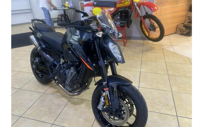 2022 KTM Duke 890 R