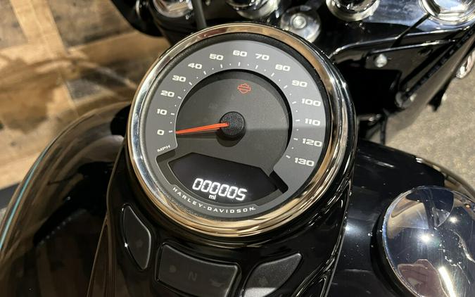 2026 Harley-Davidson® Heritage Classic Teal Thunder / Vivid Black - Black w/Laced Wheels FLHC