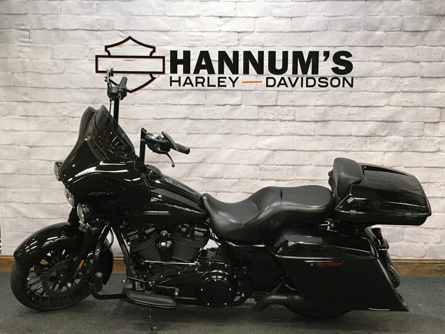 2018 Harley-Davidson Street Glide Special Black FLHXS