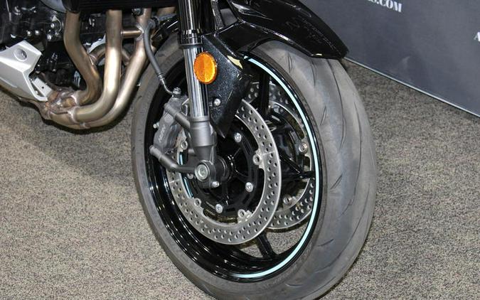 2025 Kawasaki Z900 ABS Metallic Spark Black/Metallic Carbon Gray