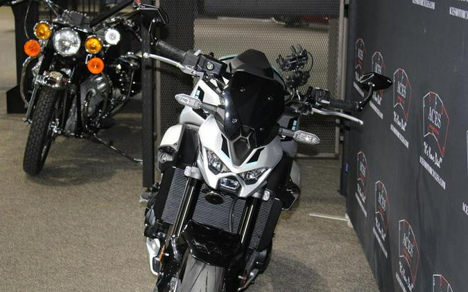 2025 Kawasaki Z900 ABS Metallic Spark Black/Metallic Carbon Gray