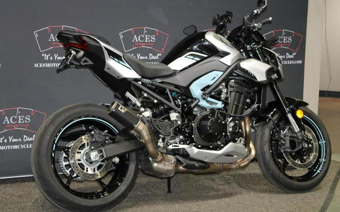 2025 Kawasaki Z900 ABS Metallic Spark Black/Metallic Carbon Gray